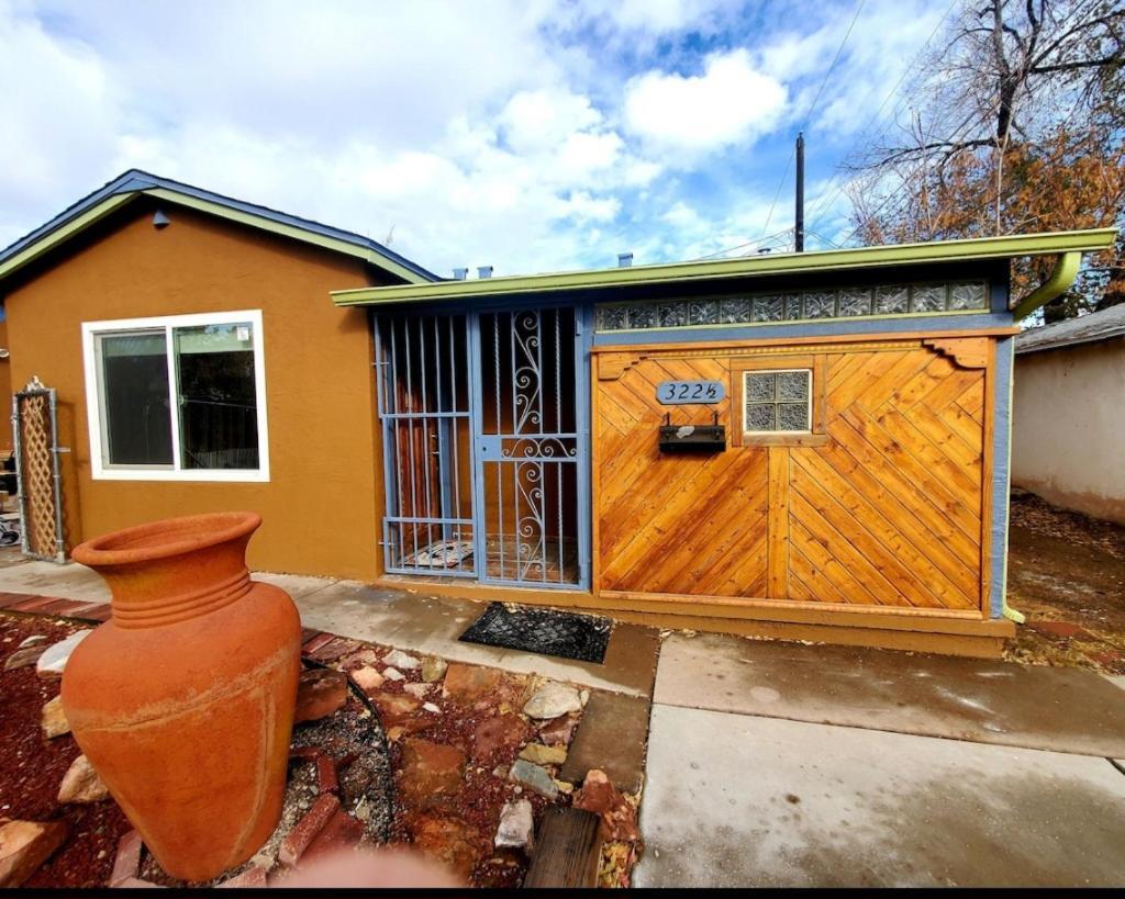 Pet Friendly Modern Casita In Heart Of Nob Hill Villa Albuquerque Bagian luar foto